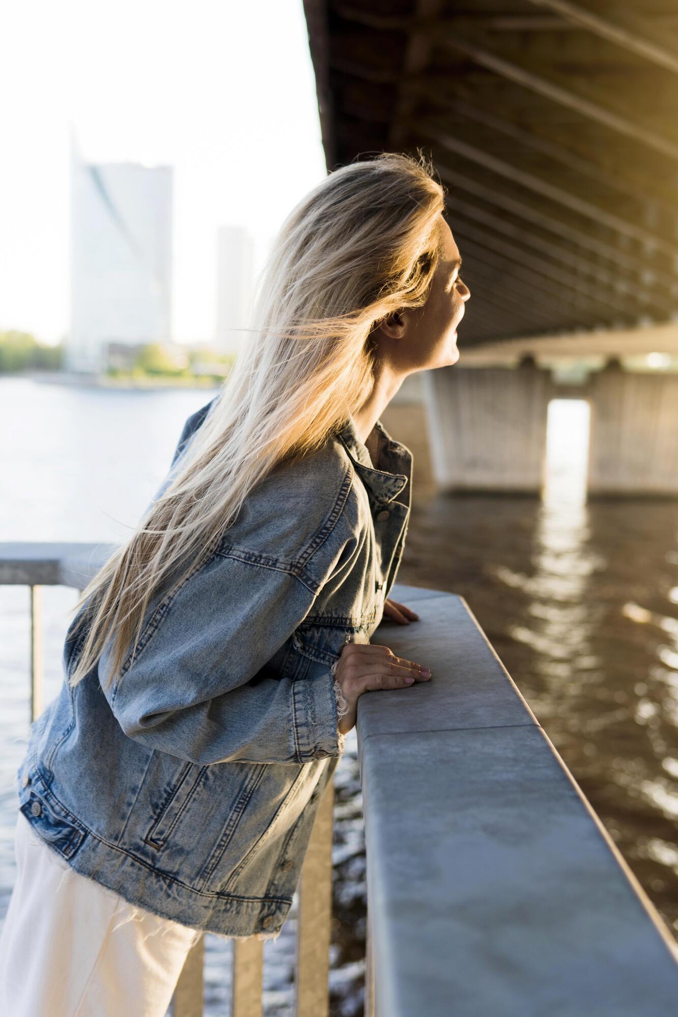 Side-view-woman-outdoors