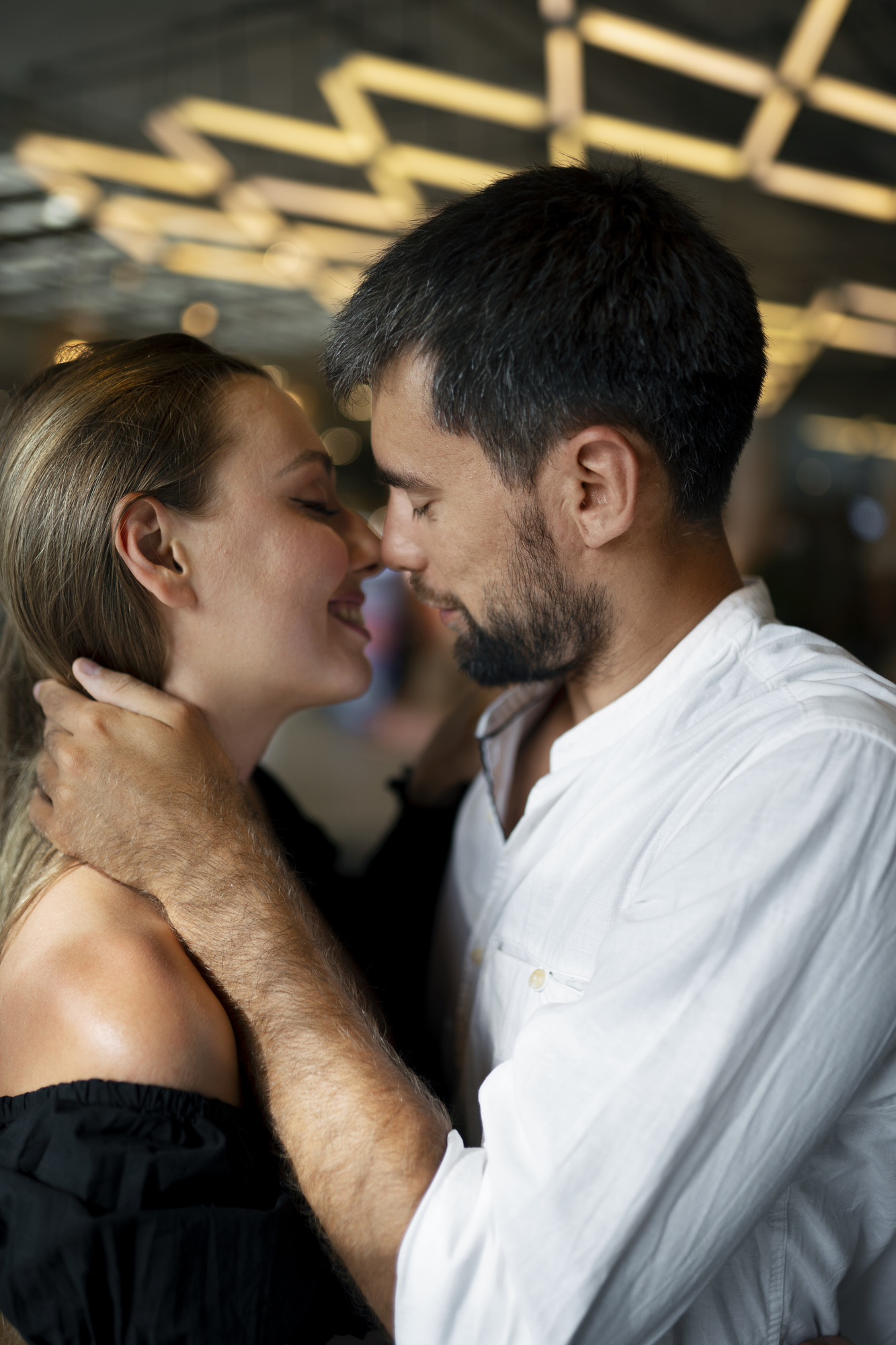 Side-view-romantic-couple-dancing-together